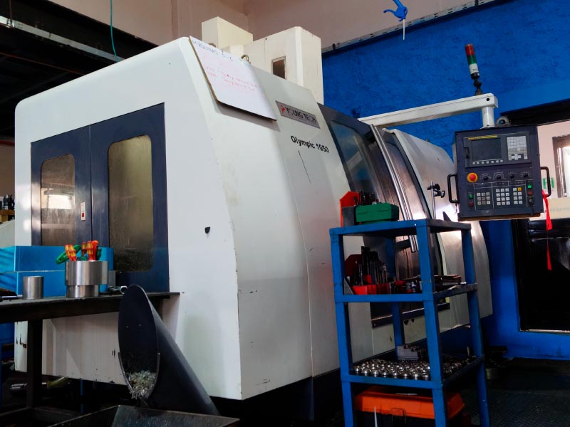 Torno CNC YOUNG TECH Olympic 1050